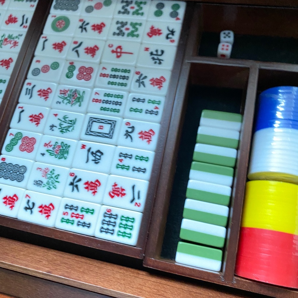 Mahjong set